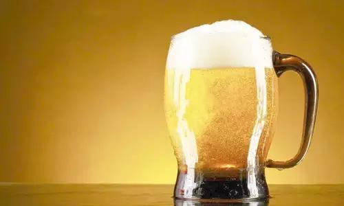 啤酒鉴别方法 辨别啤酒质量好坏的步骤